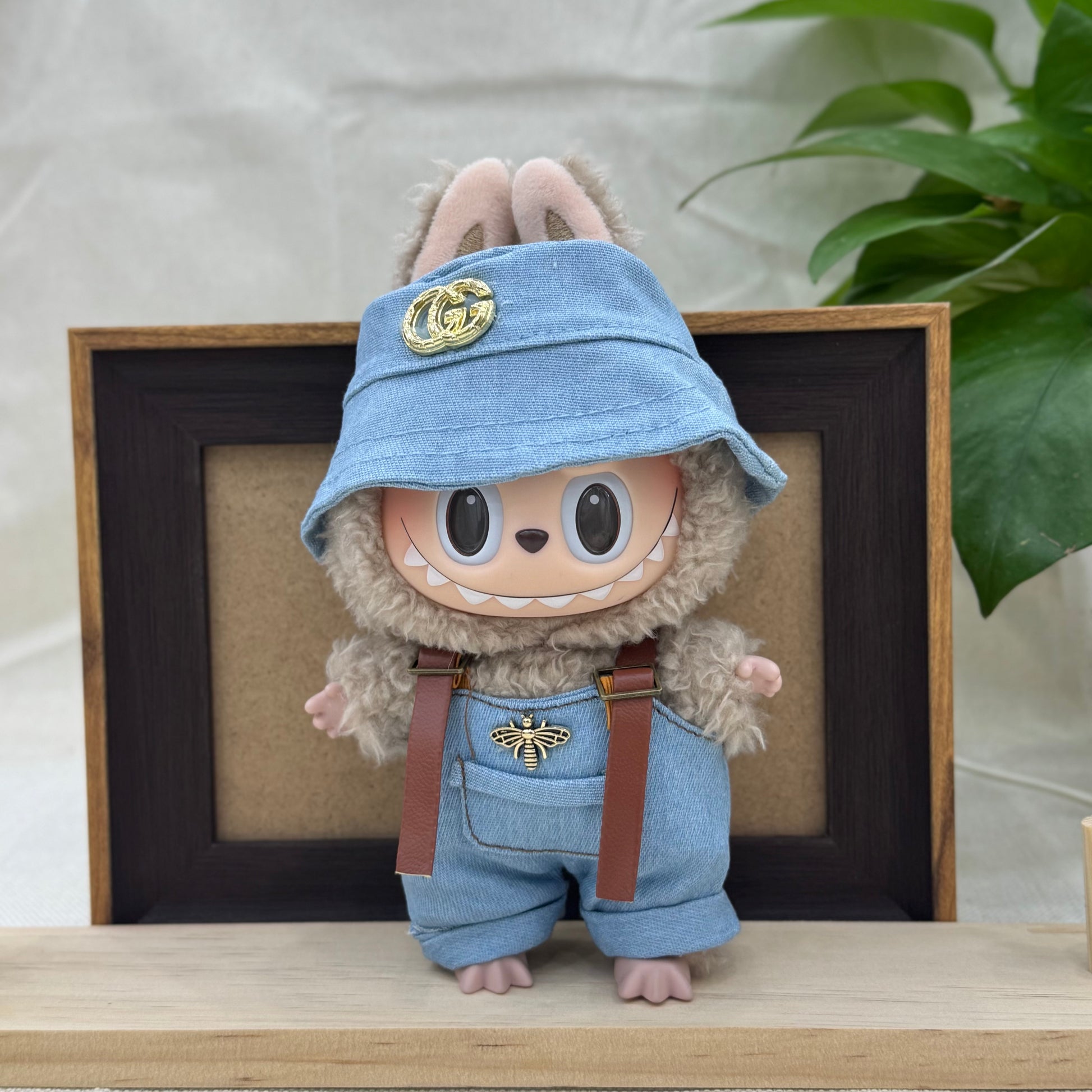 Retro and fashionable denim overalls set with double G bee metal tags