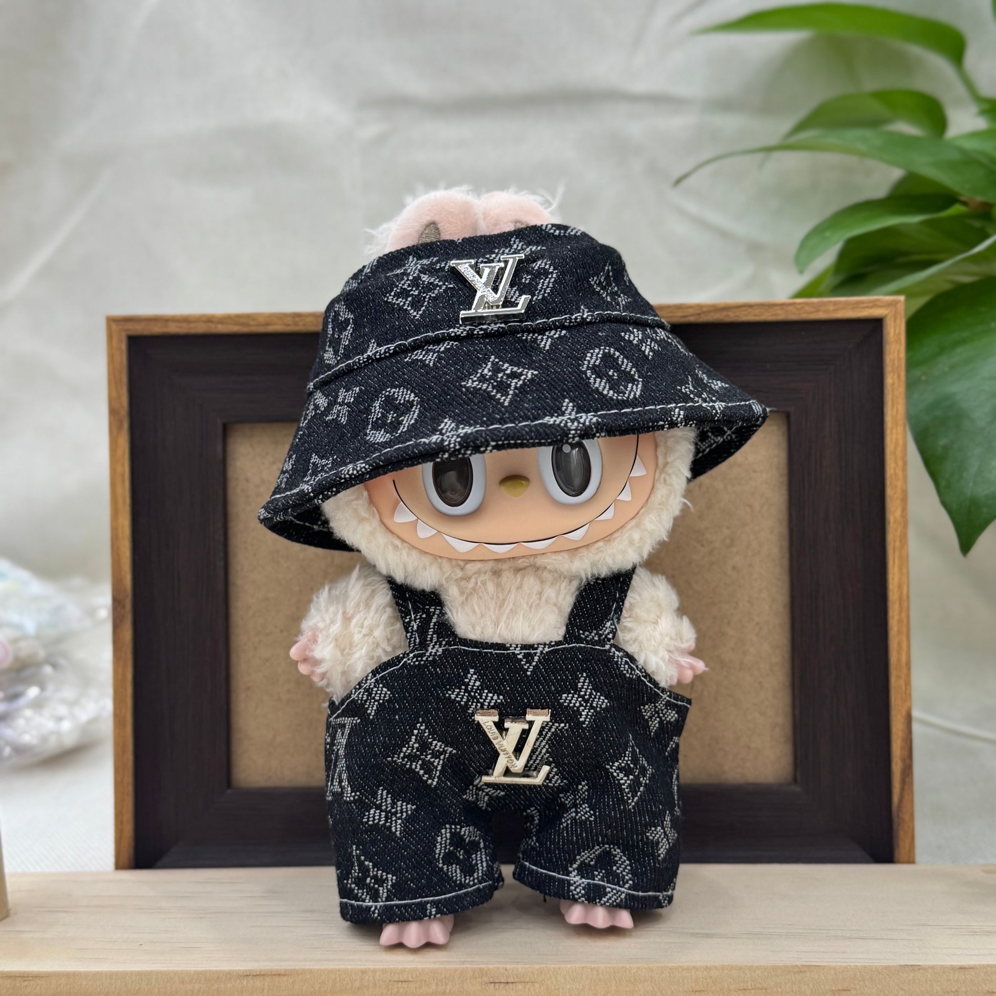 Denim set with trendy and luxurious elements