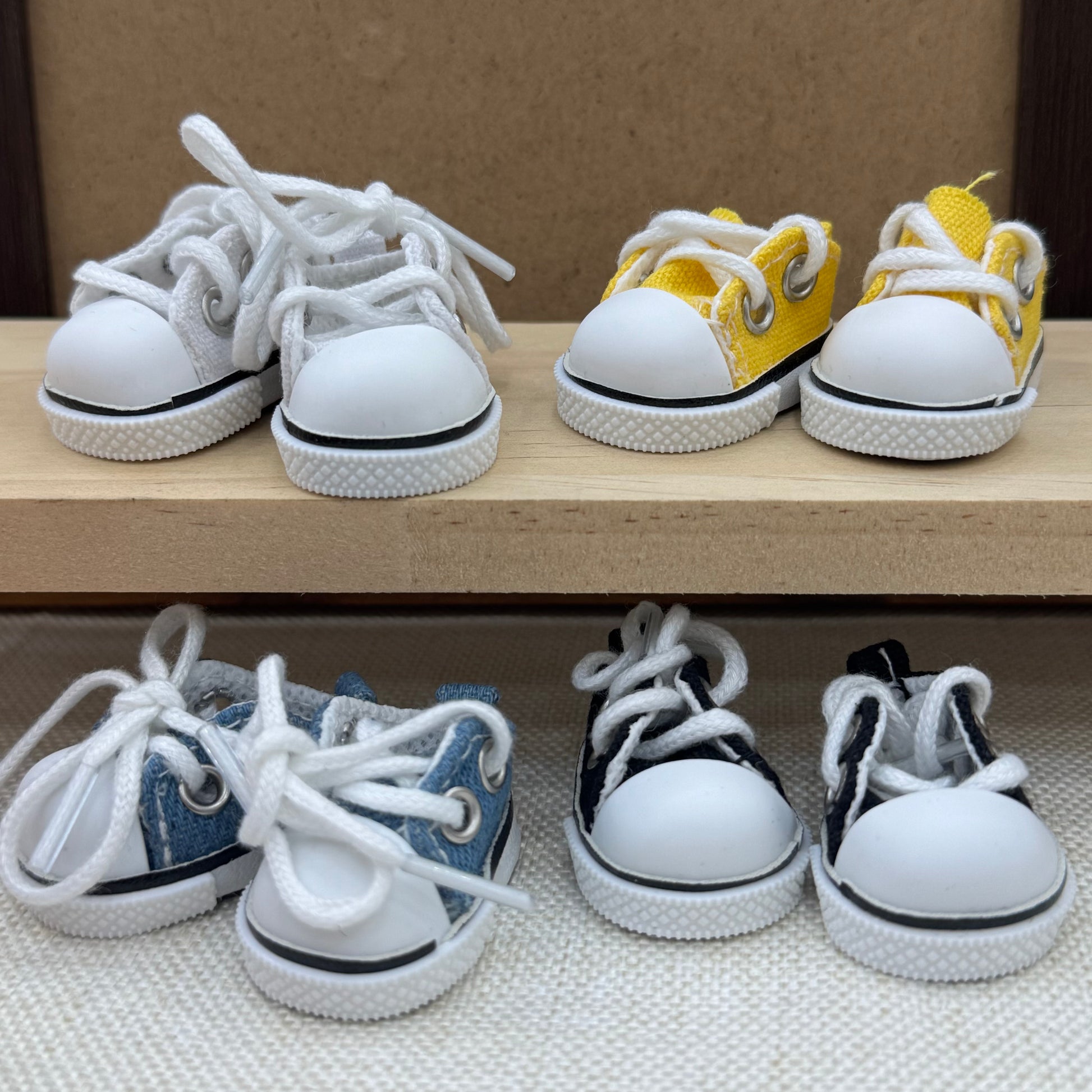 Simple, fashionable and casual lace-up canvas shoes
