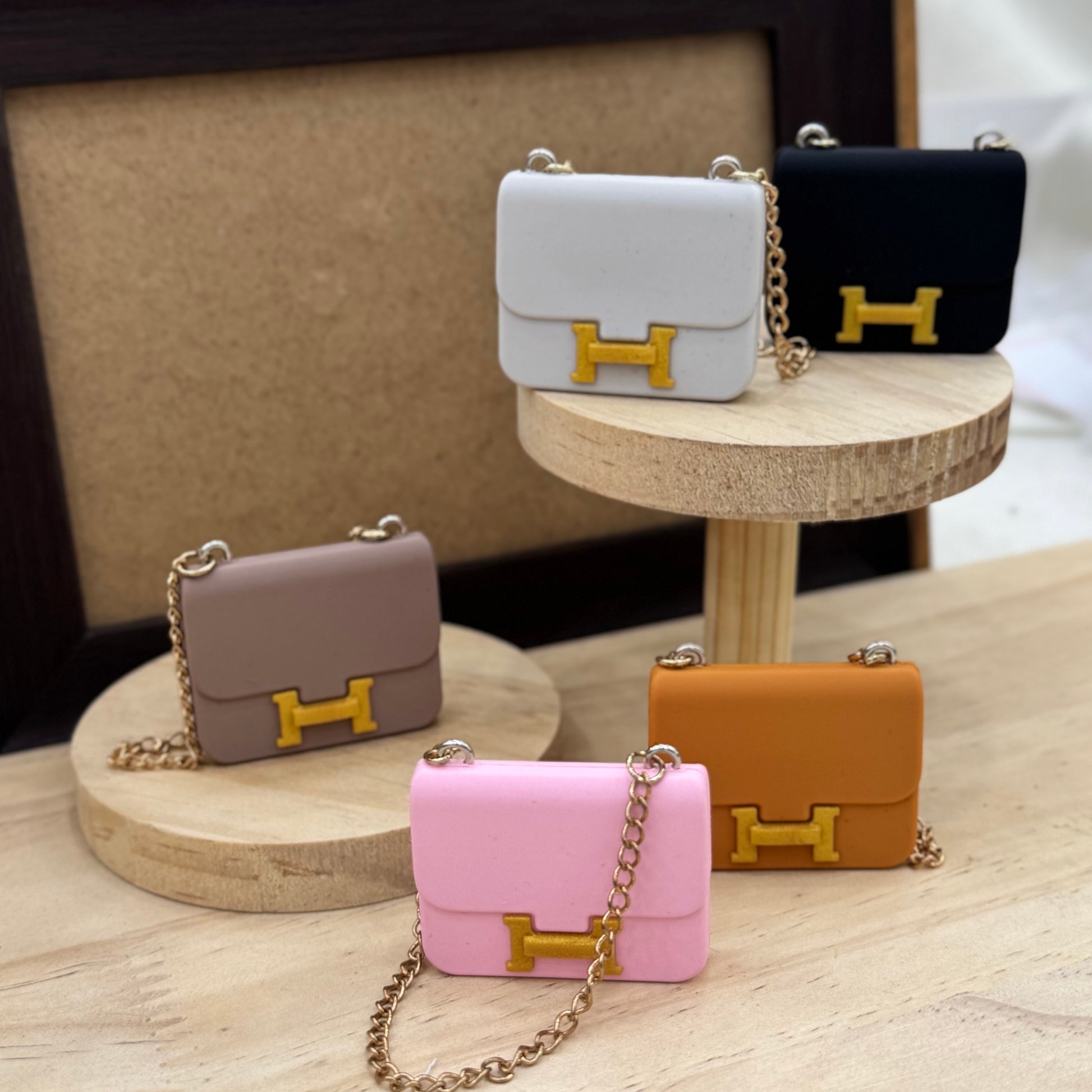 Elegant chain crossbody bag