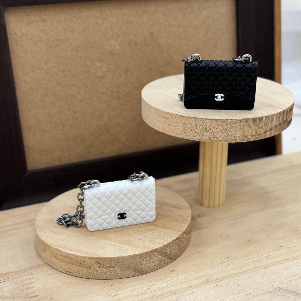 Simple diamond-shaped chain crossbody bag