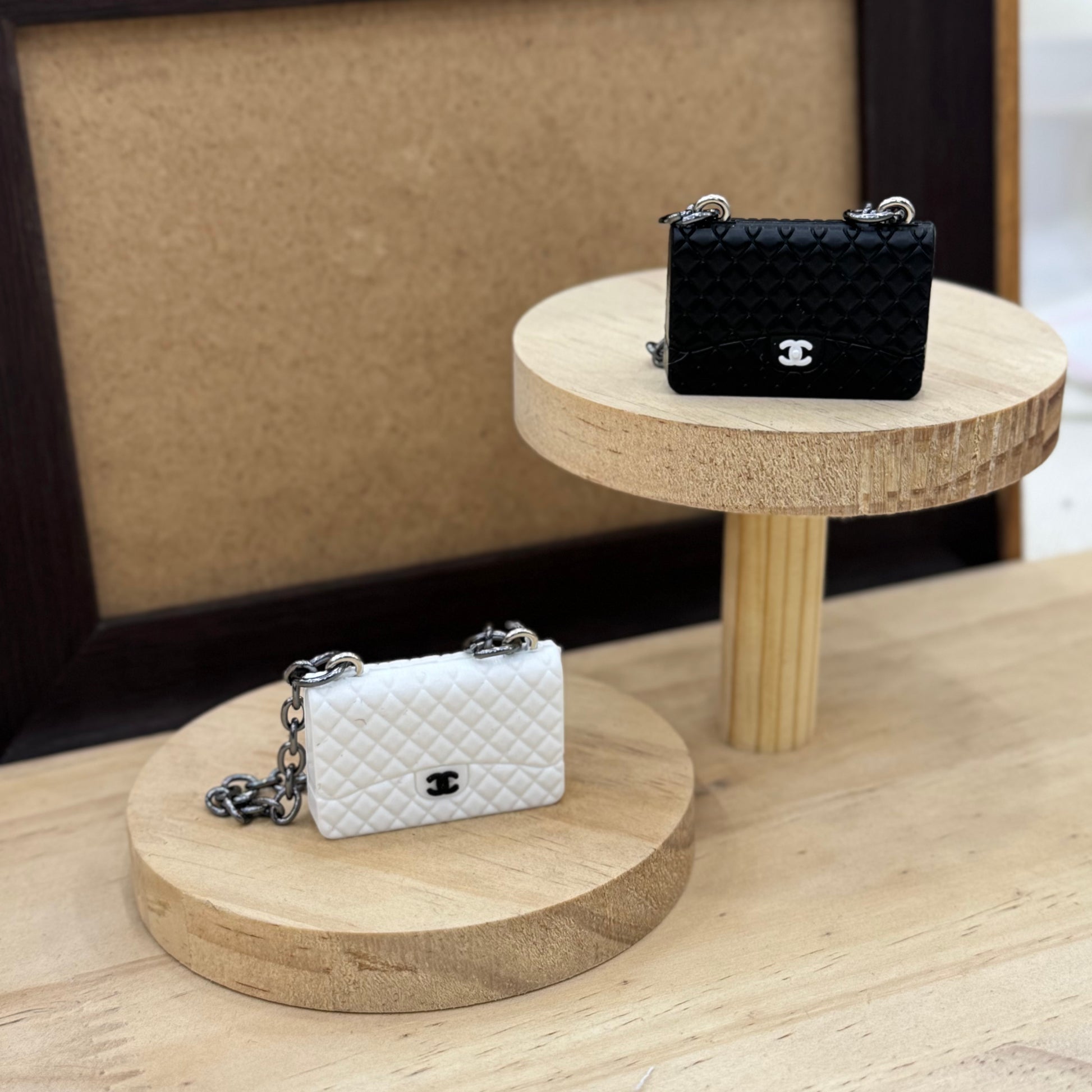 Simple diamond-shaped chain crossbody bag