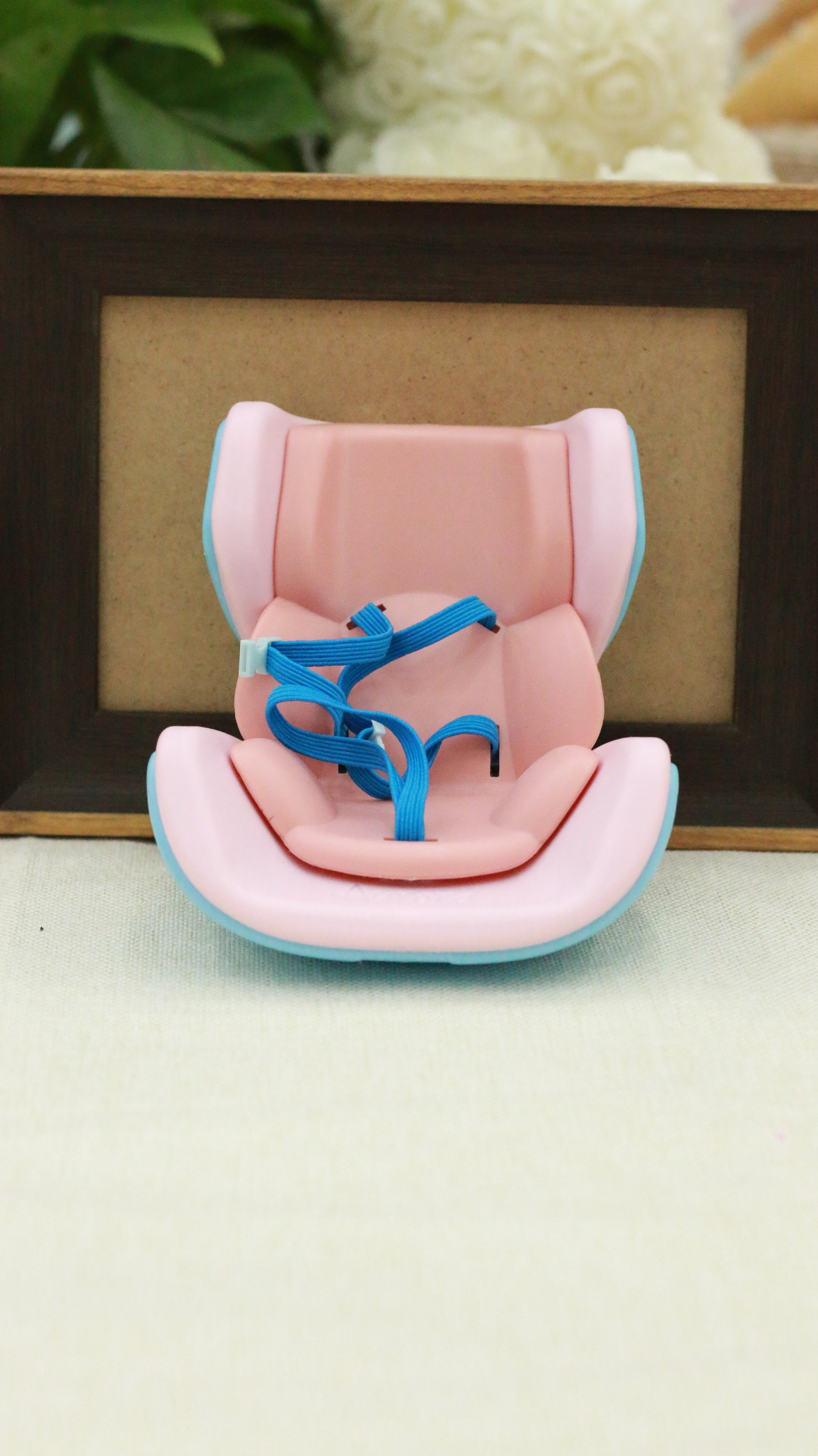 Simple macaron doll car seat, with a gentle and simple color scheme