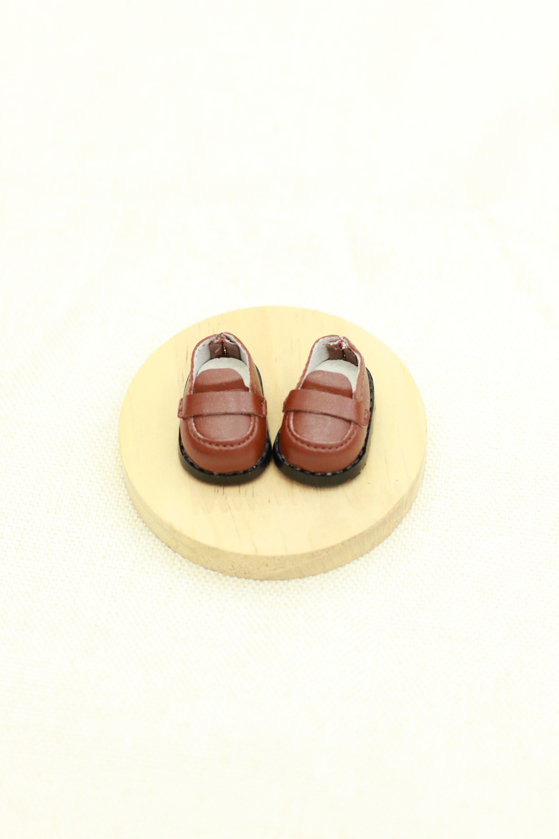 Simple and versatile small leather shoes