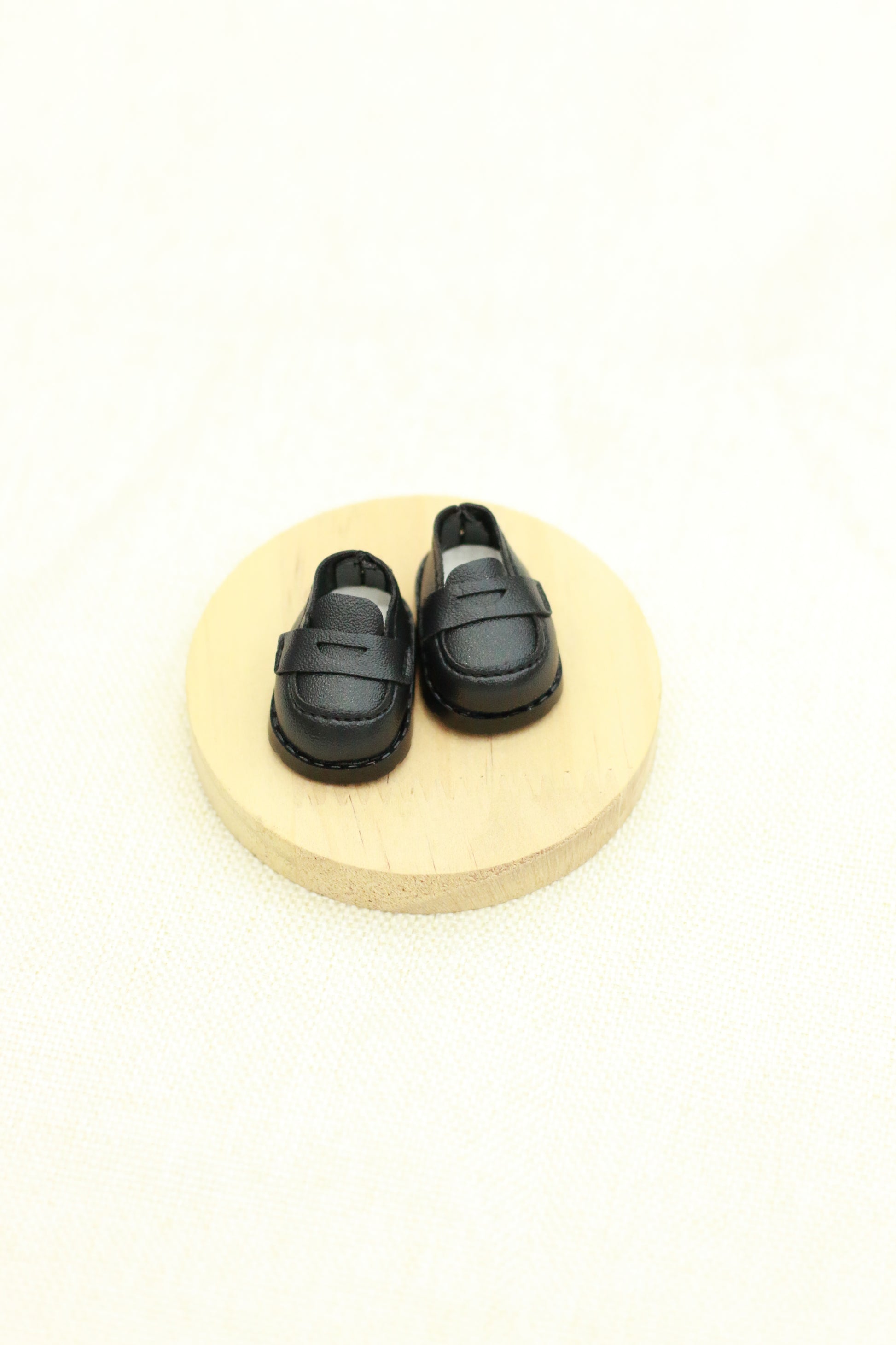 Simple and versatile small leather shoes