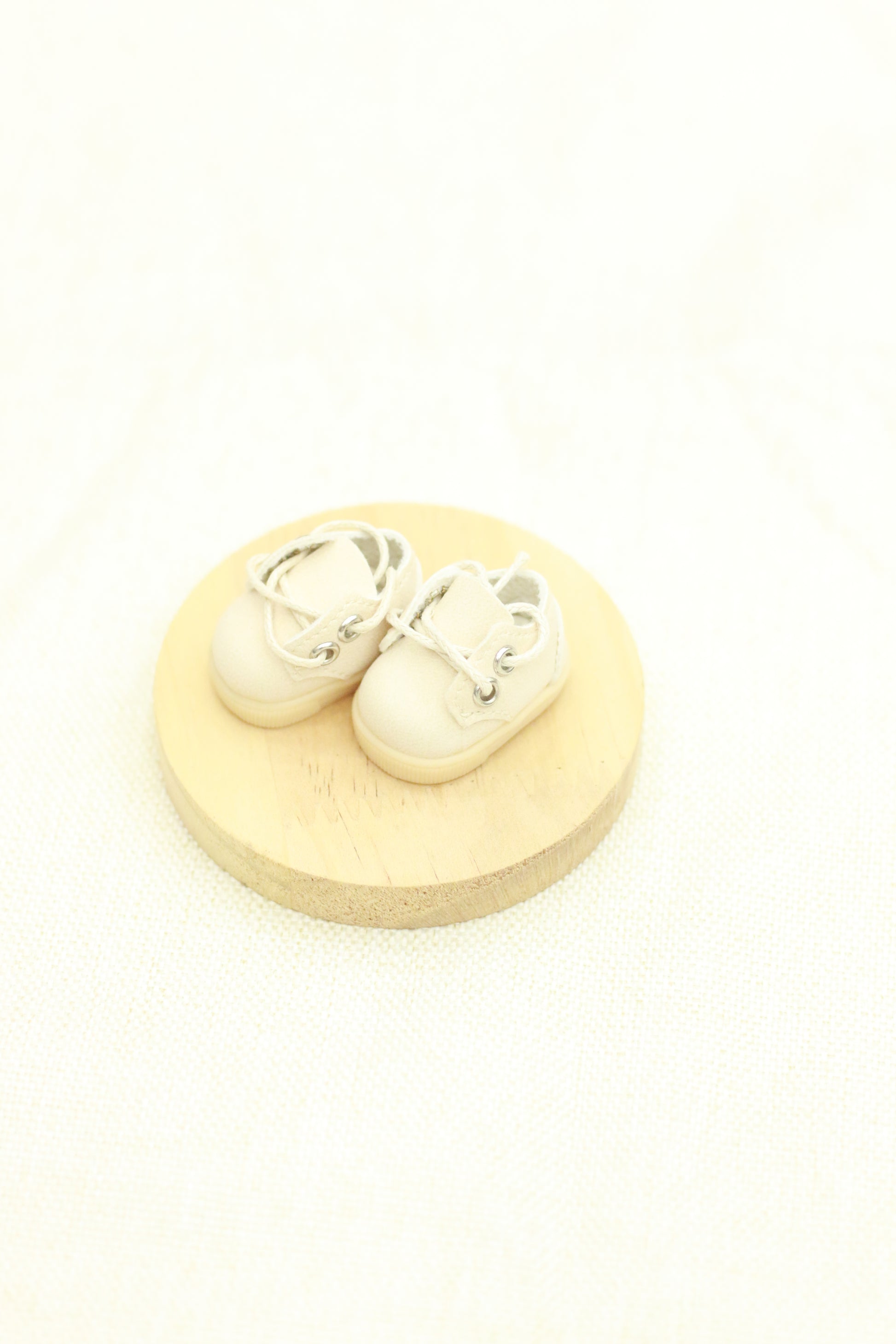 Simple and versatile beige tie casual shoes