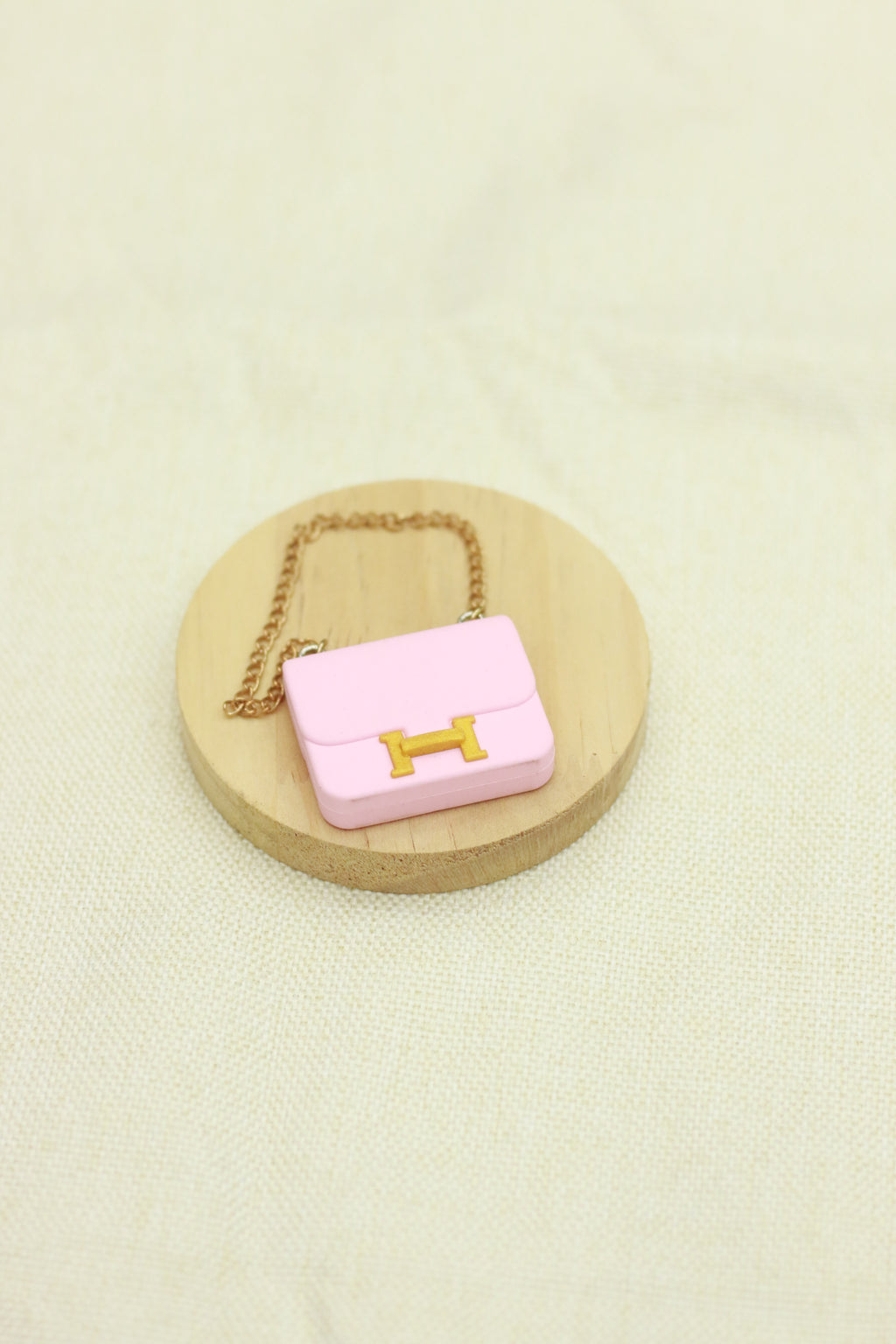 Elegant chain crossbody bag