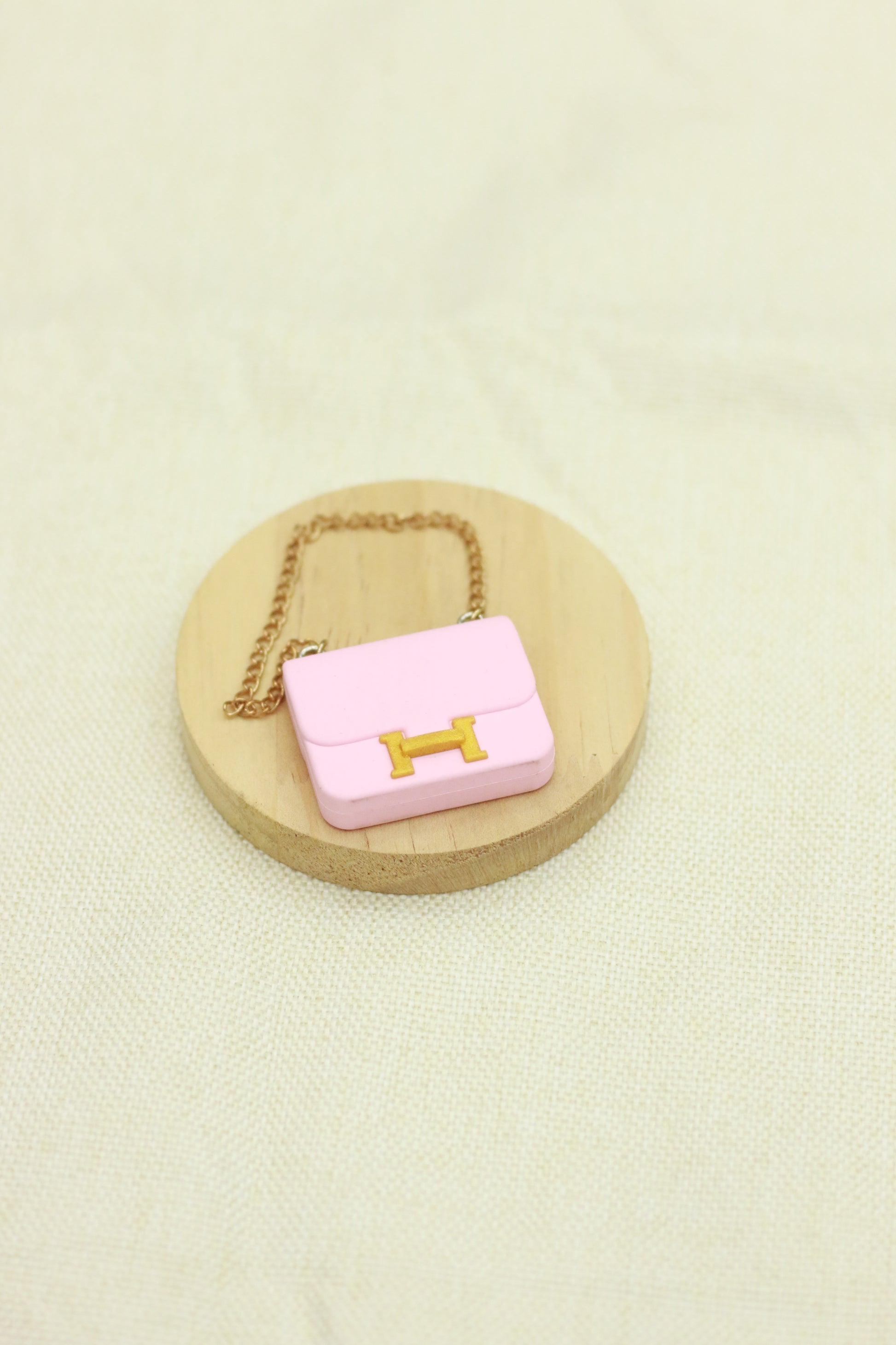Elegant chain crossbody bag
