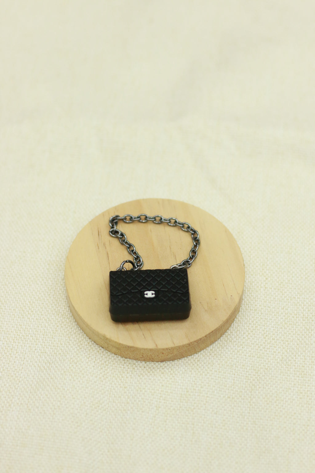 Simple diamond-shaped chain crossbody bag