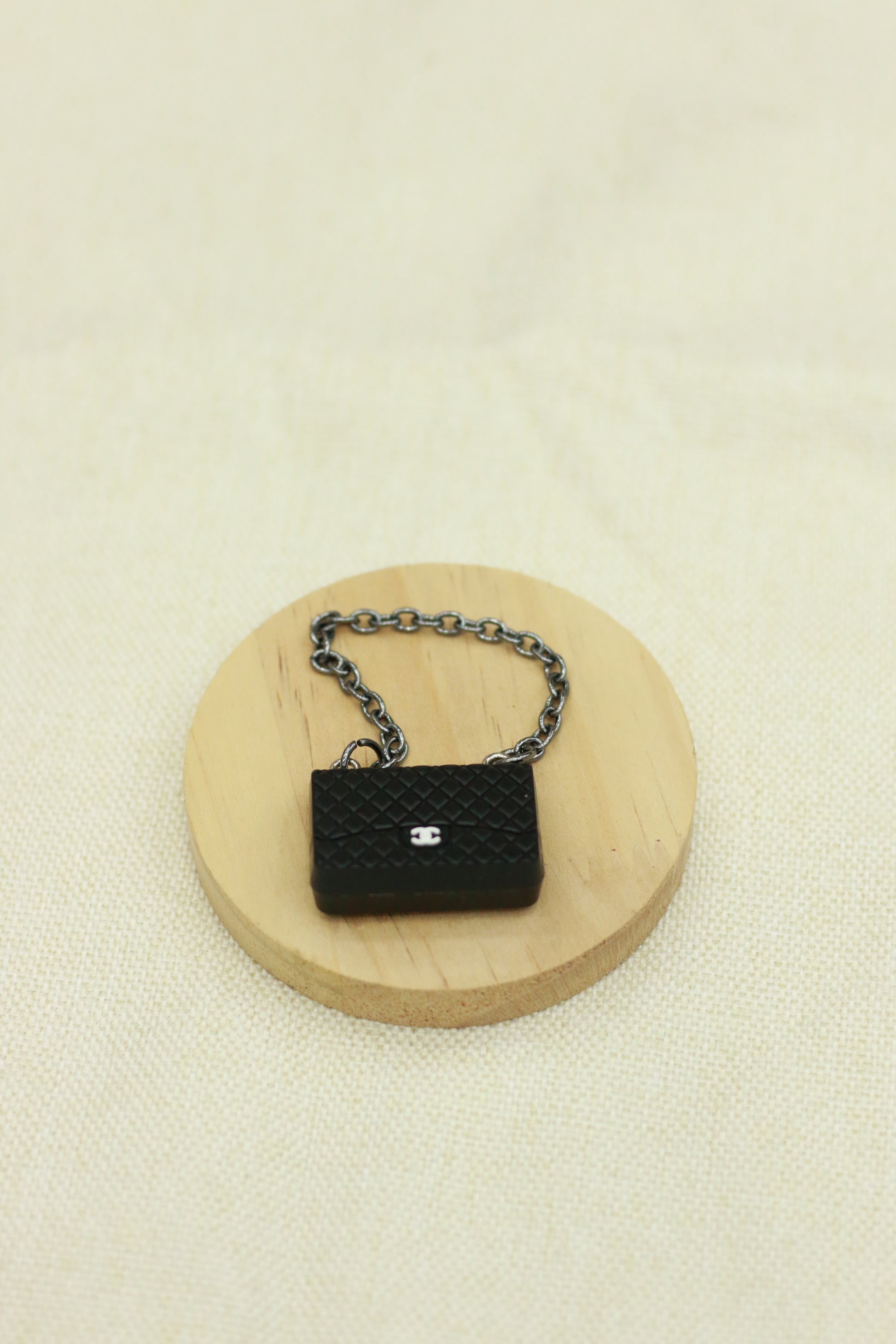Simple diamond-shaped chain crossbody bag