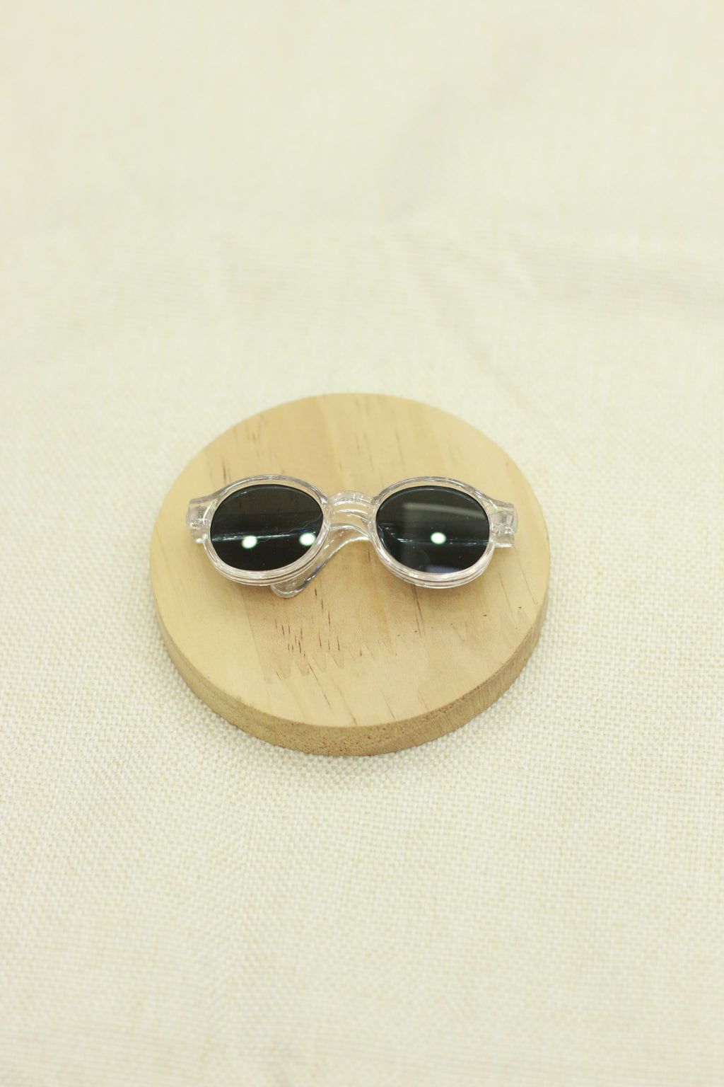 Fashionable and versatile round-framed glasses