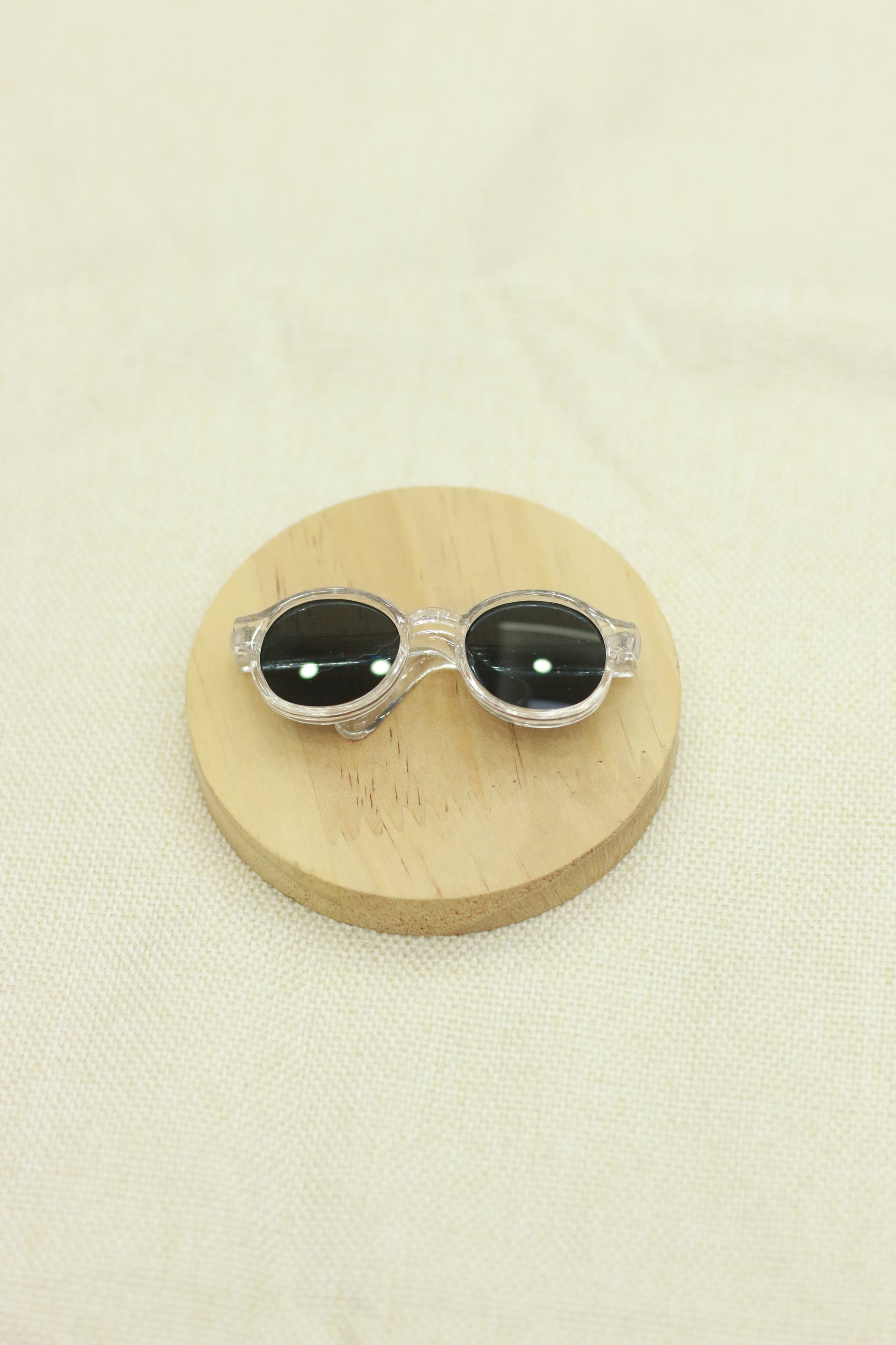 Fashionable and versatile round-framed glasses