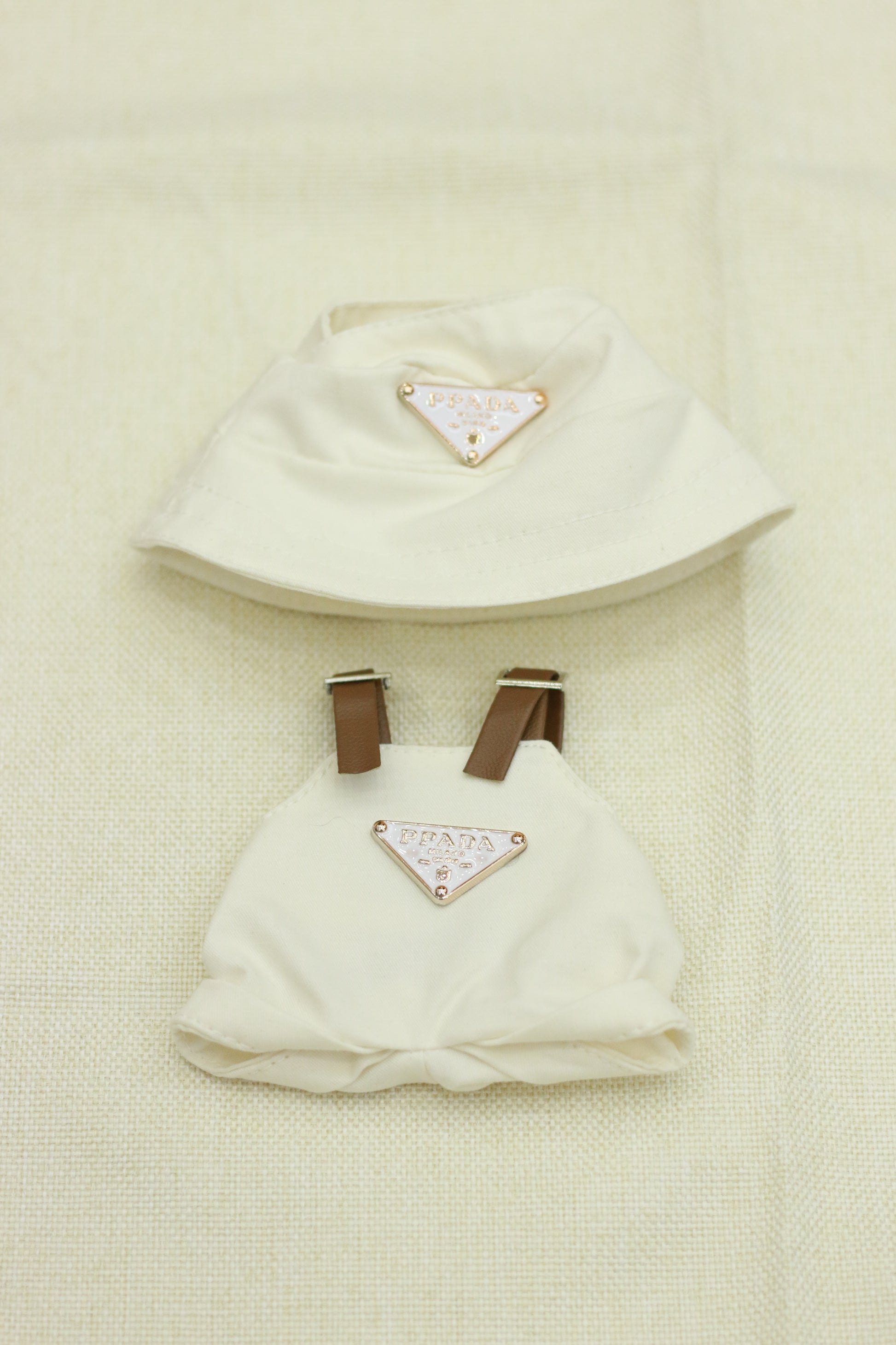 A fashionable and light luxury style overalls set