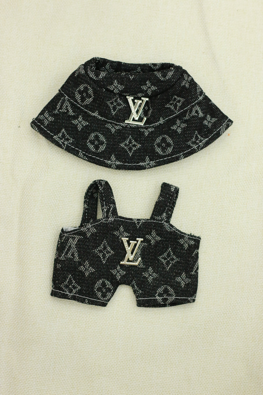 Denim set with trendy and luxurious elements