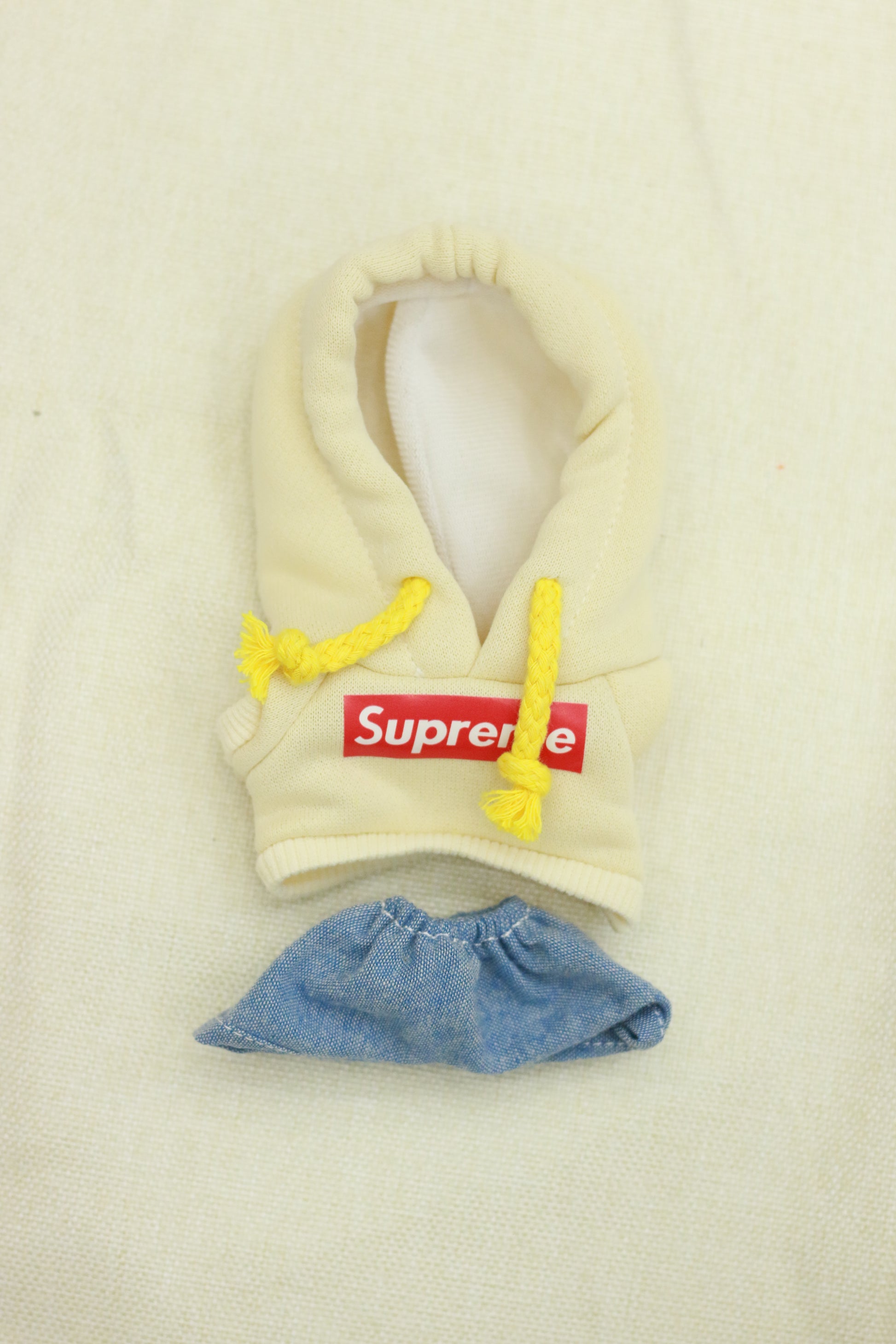 Cool hooded sweatshirt and jeans set